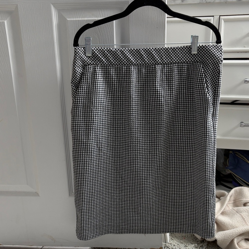Liz Claiborne Black and White Houndstooth Pencil Skirt